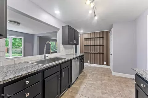 Kitchen - 123 Prestwick Dr, Boardman, OH 44512 photo 3 of 4