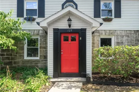 Exterior - 123 Prestwick Dr, Boardman, OH 44512 photo 3 of 7