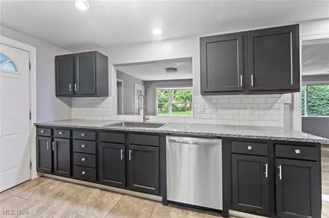 Kitchen - 123 Prestwick Dr, Boardman, OH 44512 photo 2 of 4
