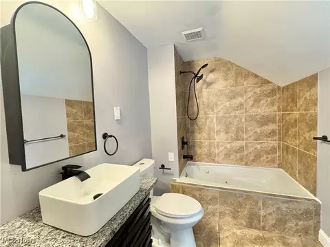Bath - 123 Prestwick Dr, Boardman, OH 44512 photo 3 of 3