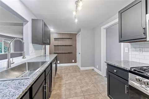 Kitchen - 123 Prestwick Dr, Boardman, OH 44512 photo 4 of 4