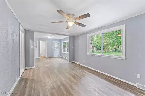 Living - 123 Prestwick Dr, Boardman, OH 44512 photo 6 of 6