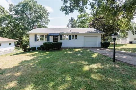3611 Highspire Dr, Barberton, OH 44203