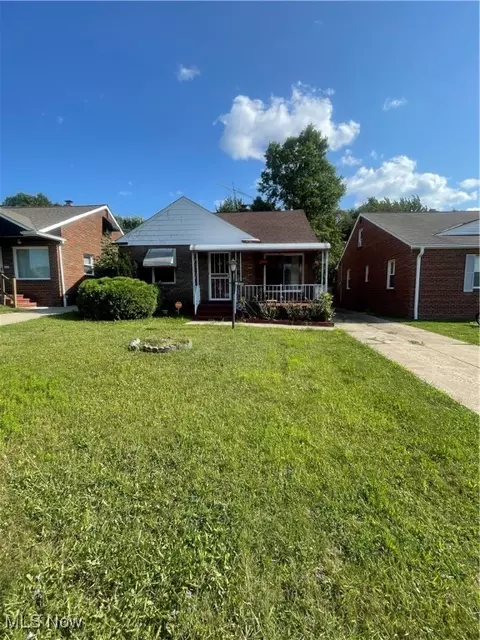 20120 Mccracken Rd, Maple Heights, OH 44137