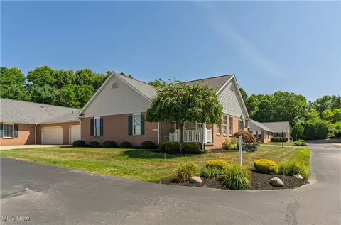 11722 Villa Vista Dr NW, Uniontown, OH 44685