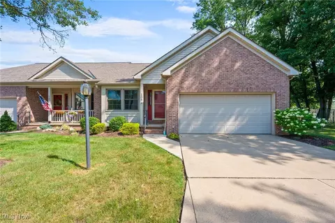134 Oakley Green Dr, Elyria, OH 44035