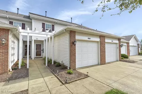 15790 Foxglove Ln, Middleburg Heights, OH 44130
