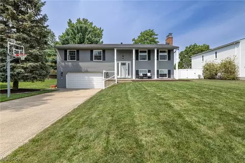 17162 Park Lane Dr, Strongsville, OH 44136