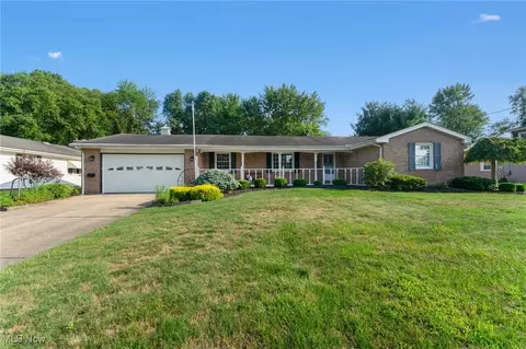 959 Dogwood Dr, Hubbard, OH 44425