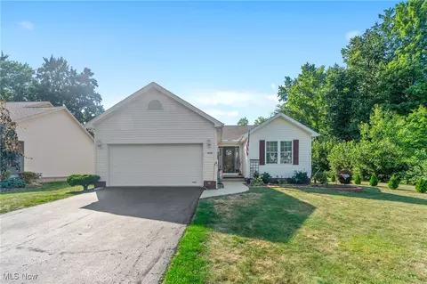 866 Jerry Dr, Hubbard, OH 44425