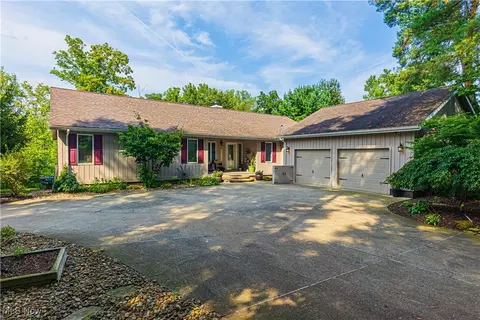 4461 Pine Lake Dr, Medina, OH 44256
