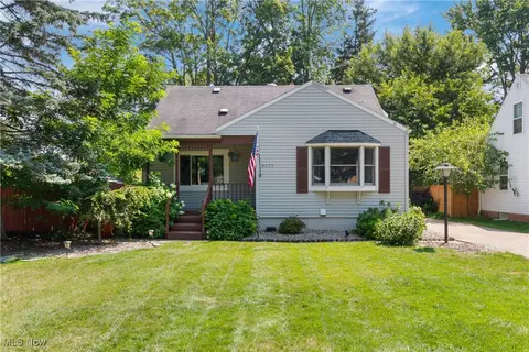 8075 Olmway Ave, Olmsted Falls, OH 44138