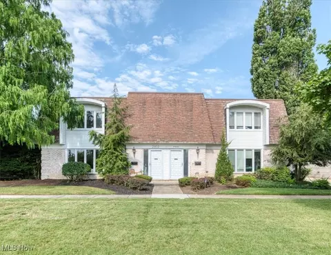2602 S Green Rd, University Heights, OH 44122