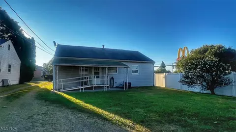 Exterior - 1927 Harmont Ave NE, Canton, OH 44705 photo 2 of 2