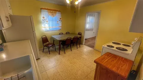 Entry Way - 1927 Harmont Ave NE, Canton, OH 44705 photo 1 of 1
