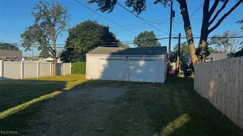 Exterior - 1927 Harmont Ave NE, Canton, OH 44705 photo 1 of 2