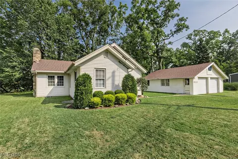 35911 Hiawatha Blvd, Eastlake, OH 44095