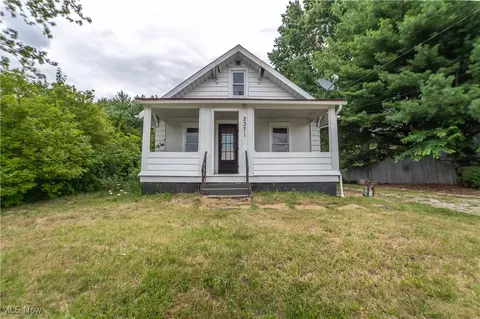 2371 Greensburg Rd, North Canton, OH 44720