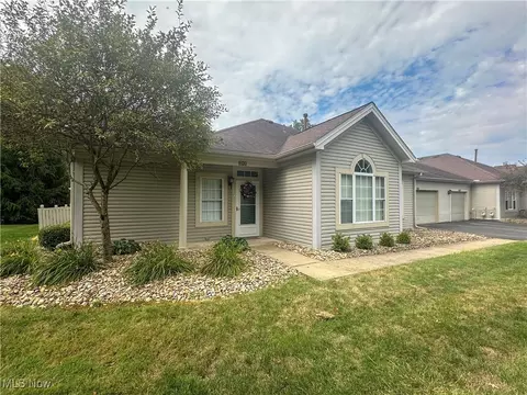 20 Woodland Chase Blvd, Niles, OH 44446
