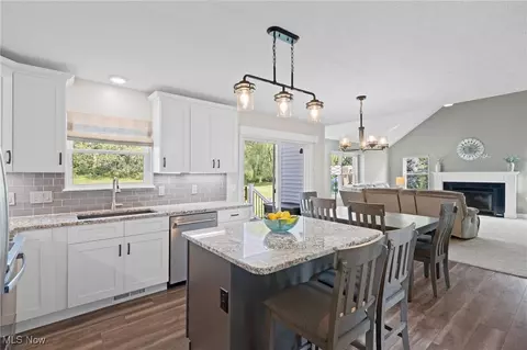 562 Brookstone Ct, Copley, OH 44321 photo 2