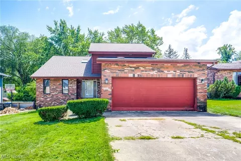 6688 Renwood Rd, Independence, OH 44131