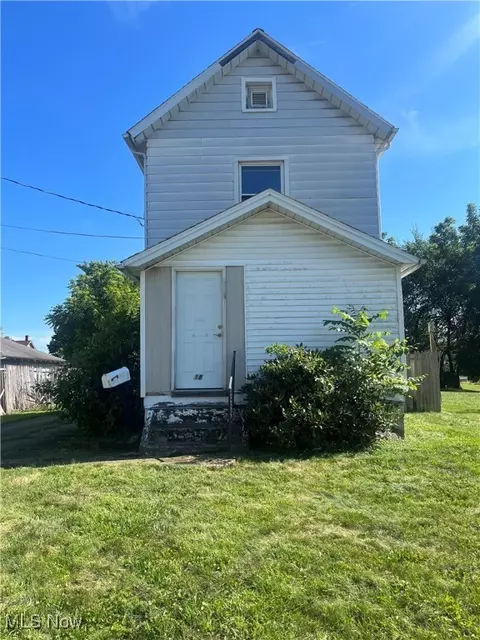18 W Faith St, Struthers, OH 44471
