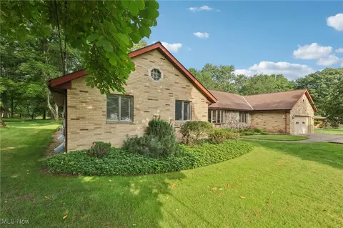 7648 N Linden Ln, Parma, OH 44131