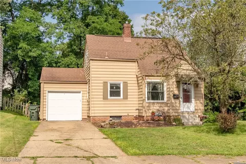 925 17th St NE, Massillon, OH 44646