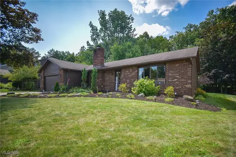 10266 Huntington Park Dr, Strongsville, OH 44136