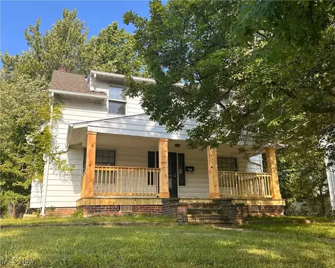 1468 Parkhill Rd, Cleveland Heights, OH 44121
