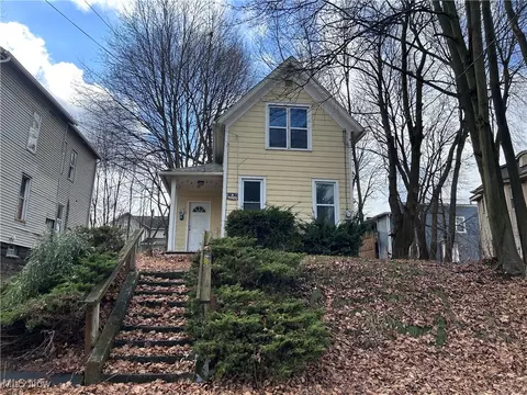 344 N Adams St, Akron, OH 44304