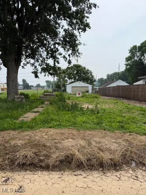 621 Tuscarawas Ave, Newcomerstown, OH 43832