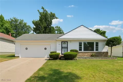 4499 E Frontenac Dr, Warrensville Heights, OH 44128