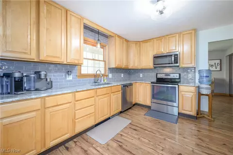 Kitchen - 6640 Giddings Rd, Rootstown, OH 44272 photo 2 of 5