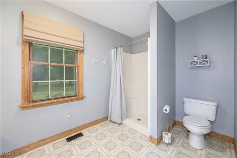 Bath - 6640 Giddings Rd, Rootstown, OH 44272 photo 5 of 7