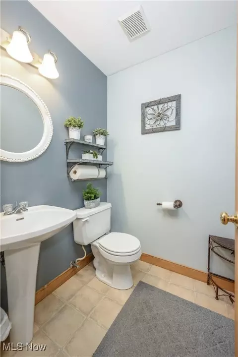 Bath - 6640 Giddings Rd, Rootstown, OH 44272 photo 3 of 7