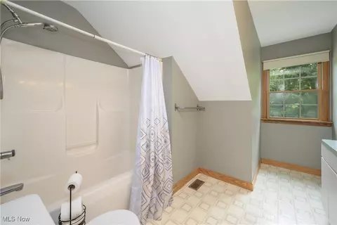 Bath - 6640 Giddings Rd, Rootstown, OH 44272 photo 1 of 7