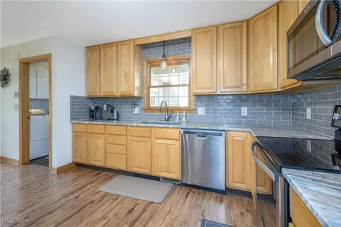 Kitchen - 6640 Giddings Rd, Rootstown, OH 44272 photo 4 of 5