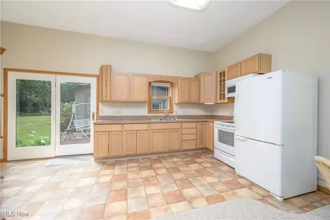 Kitchen - 6640 Giddings Rd, Rootstown, OH 44272 photo 5 of 5