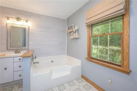 Bath - 6640 Giddings Rd, Rootstown, OH 44272 photo 6 of 7