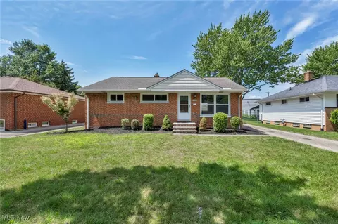 6988 Maplewood Rd, Parma Heights, OH 44130