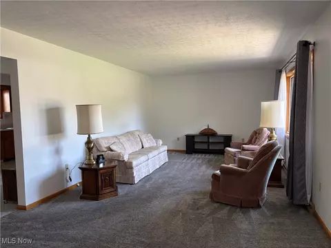 414 E Wills Ave, Dover, OH 44622 photo 3