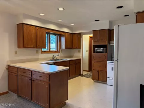 414 E Wills Ave, Dover, OH 44622 photo 5