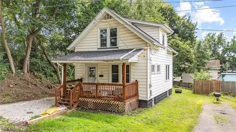 145 Ohlman Ct NE, Massillon, OH 44646