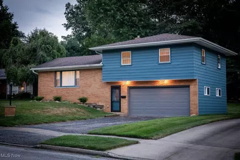 320 Bowman Dr, Kent, OH 44240
