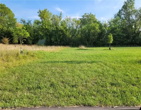 2035 Van Wye St SE, Warren, OH 44484