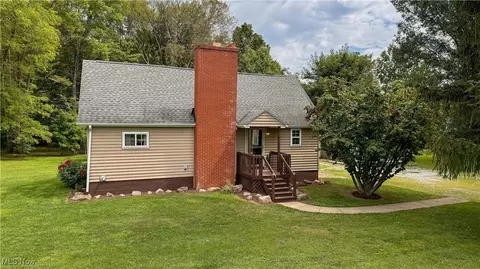 8069 Gotham Rd, Garrettsville, OH 44231