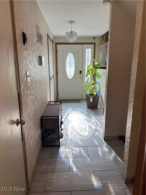 Entry Way - 809 Wellmon St, Bedford, OH 44146 photo 1 of 4