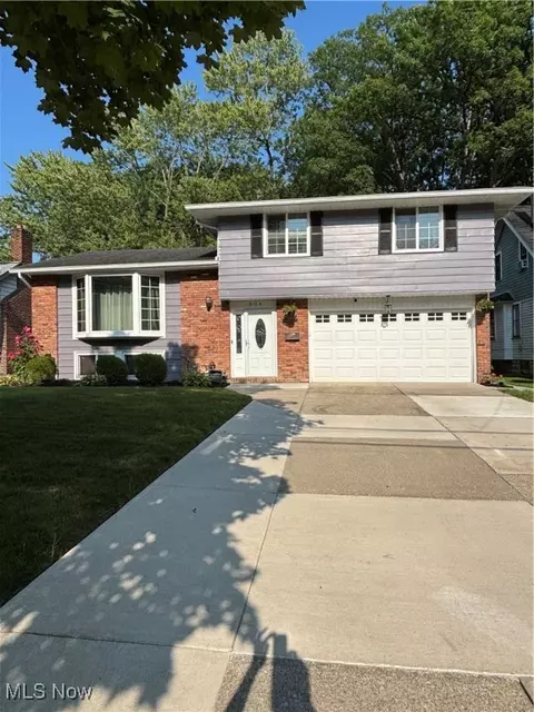 809 Wellmon St, Bedford, OH 44146