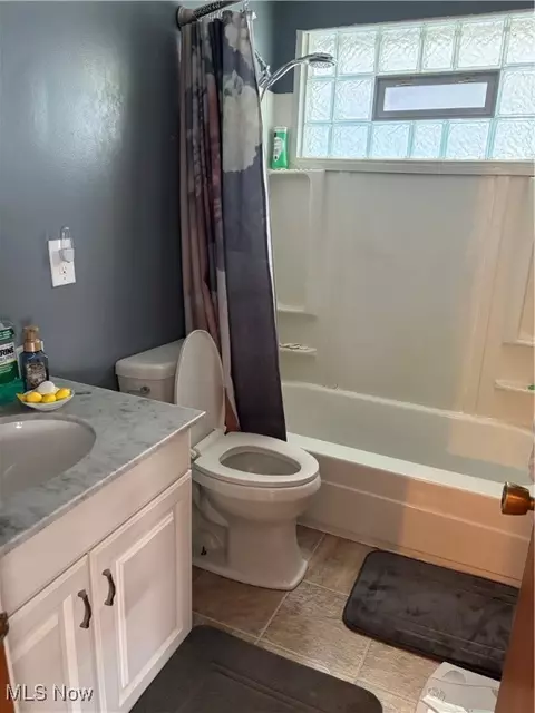 Bath - 809 Wellmon St, Bedford, OH 44146 photo 2 of 2